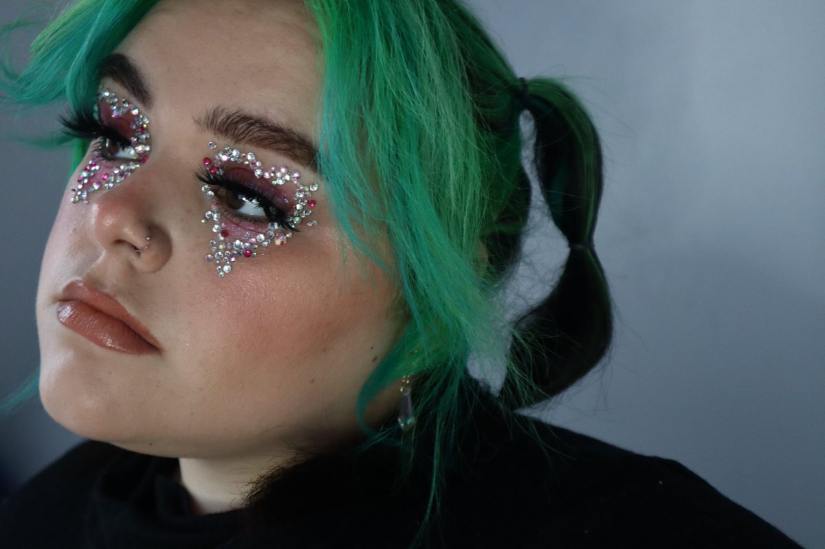 bluelittlegh0st's tweet photo. Heart eyes only for u 
@aboutfacebeauty @halsey https://t.co/esLmrTcojt