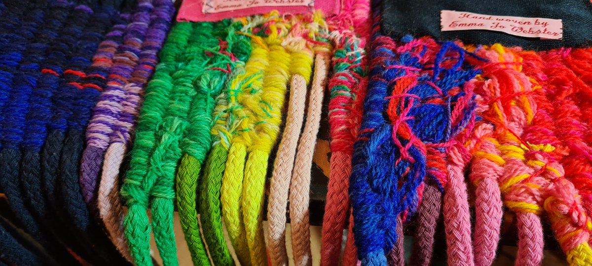 emmajowebster's tweet photo. Getting " mini colourshifts" ready for a client - sewing sewing sewing....#colourshift #weavingmagic #handwovencolour #wovenpaint https://t.co/9z7oZml2Qp