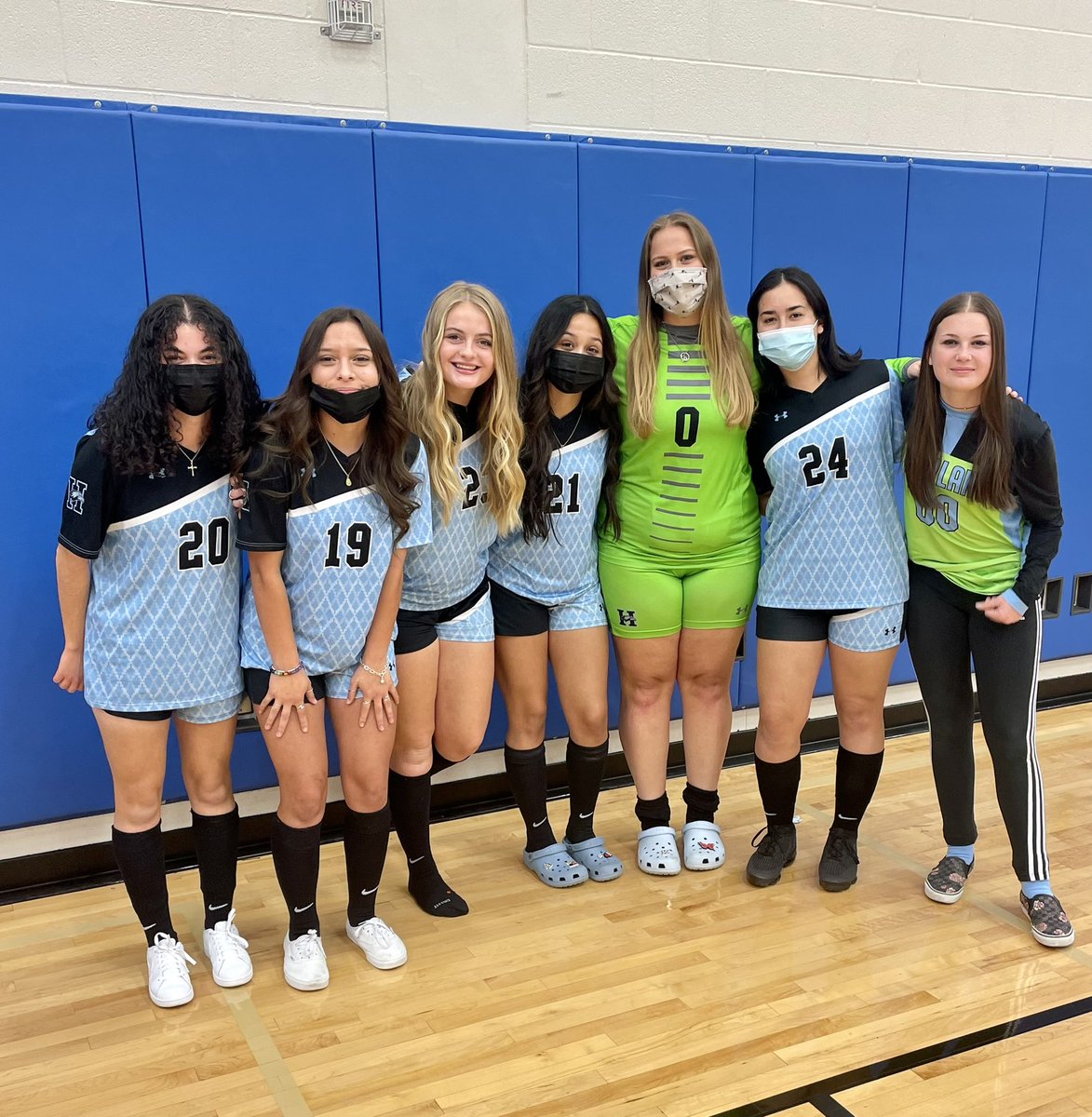 HarlanGSoccer's tweet photo. Picture Day at The Nest! 🦅⚽️💙📸 #TalonsUp https://t.co/ox5DIV18vo
