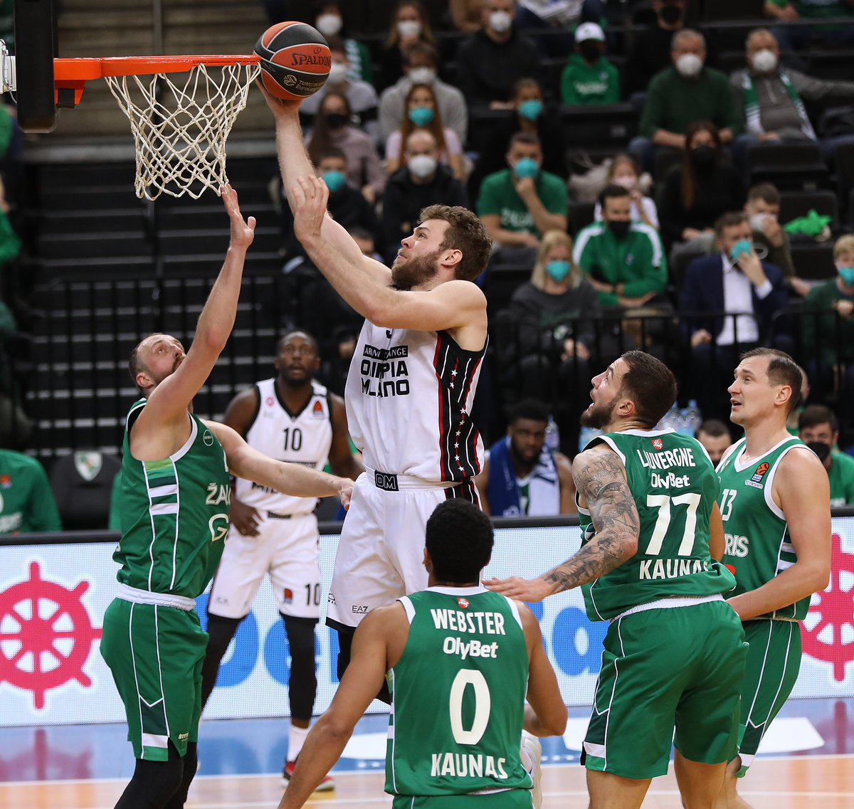 OlimpiaMI1936's tweet photo. Kyle Hines historical night was celebrated by Olimpia with a 74-70 win in Kaunas ⚪️🔴➡️ https://t.co/CQDmum9NsV
📊 Delaney 20, Daniels 15, Hines 11, Rodriguez 10, Bentil e Hall 5, Alviti, Melli 3, Ricci 2
#insieme #EuroLeague #ZALAXM #ForzaOlimpia
@EuroLeague https://t.co/kJauMiCeN9