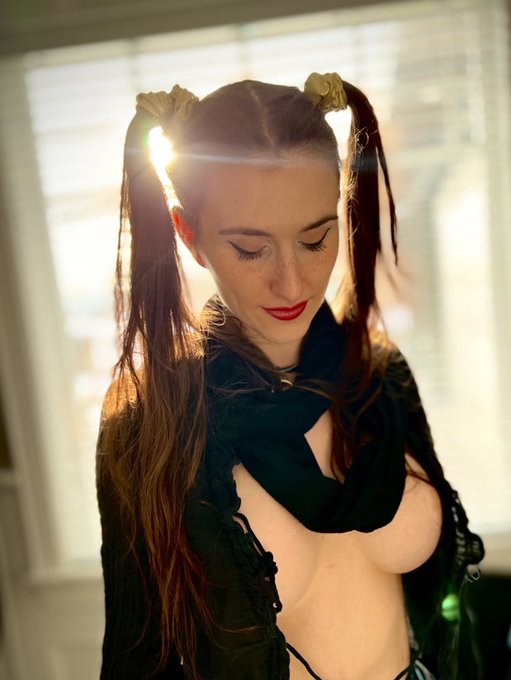 MarianDeLaCroix’s pics and videos