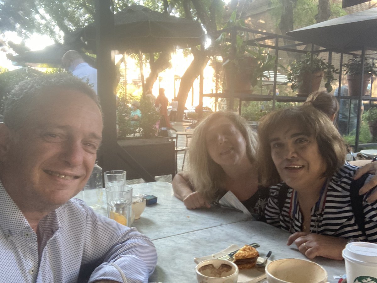 DiegoCastagnaro's tweet photo. Gracias @fabianatunez por todo lo que vas a sumar para que las mujeres de Escobar vivan mejor! Políticas públicas, capacitaciones y toda tu experiencia nos ayudará a todos a sensibilizarnos en una problemática tan compleja. https://t.co/ph2sKUQR8i
