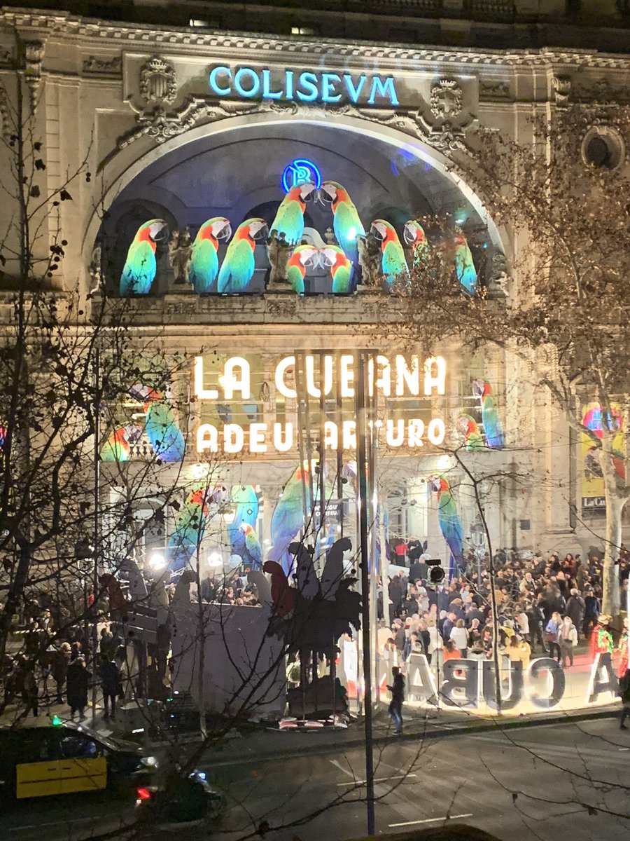 iAurem's tweet photo. Ara mateix a davant del Coliseum @_LaCubana amb música a tot drap. Actueu? https://t.co/kVYd5qHuRg