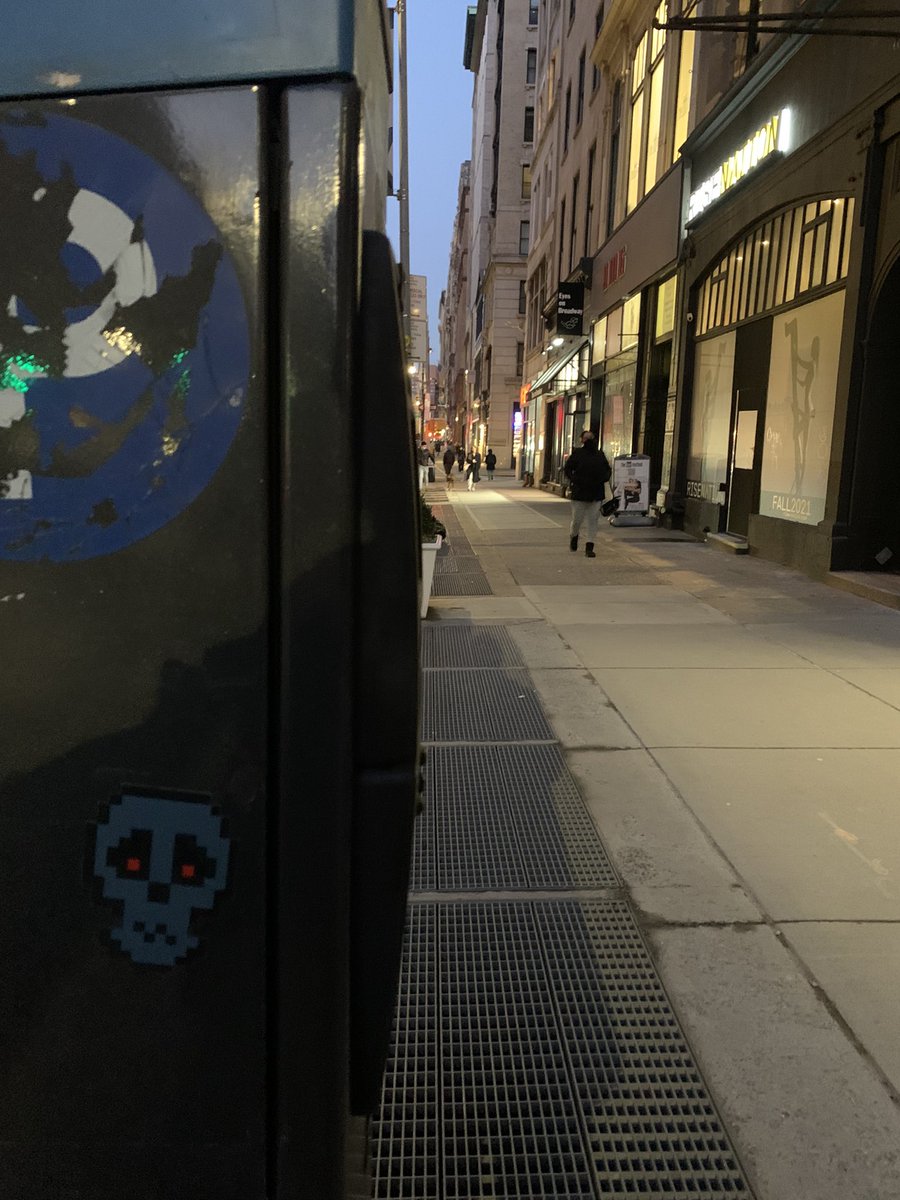jdorsin73's tweet photo. Coming to a neighborhood near you #cryptoskulls #NFT #nyc @Crypto_Skulls @LeonidasNFT @B1ueOrigin @VoldiemortEth https://t.co/V6RIpql1Nd