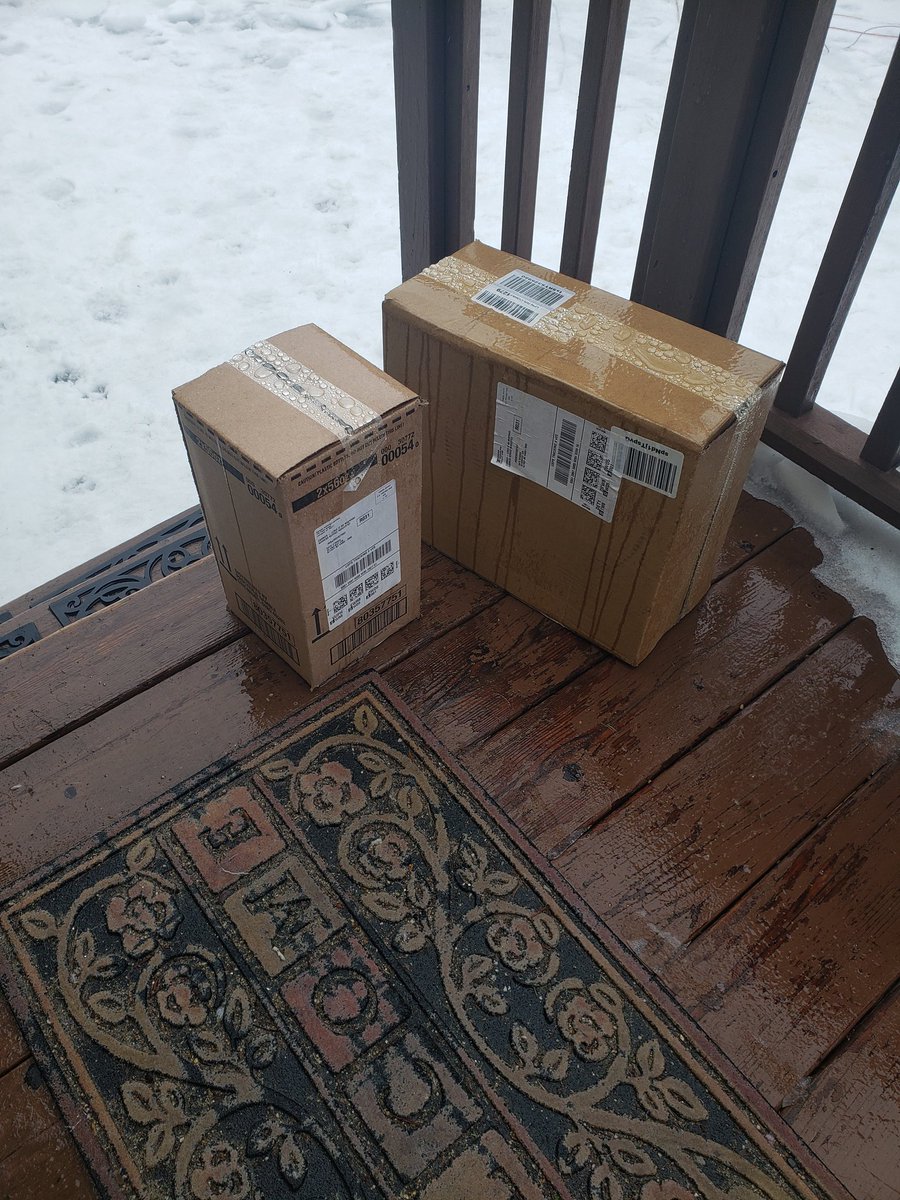 sasta88's tweet photo. @USPSHelp who can I complain to so my packages stop being left to ruin in the rain? Especially since I was home and they didn't bother to ring the doorbell or put it in a plastic bag? https://t.co/Db9tihLibd