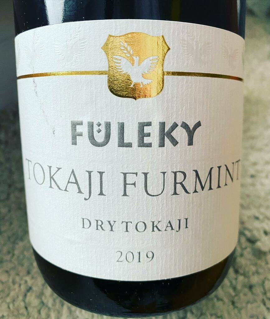 bonkowskimw's tweet photo. #FurmintFebruary no. 1. «Furmint most overrated grape in the world» said a recent tweet. They should taste this luxurious baked apple &amp; lemon curd combo! 
Texture of best Vouvray + crisp drive of top Riesling + minerality of Santorini. 
And it's "only" the basic bottling of … https://t.co/YvikmKbw0J