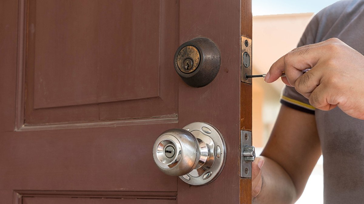 CharlotteMobil2's tweet photo. Charlotte Mobile Locksmith provides expert lock installation services for homes throughout the entire Charlotte, North Carolina area. https://t.co/9qvox9rbqg 704-858-6655
.
.
#LocksmithCharlotte #CharlotteLocksmith #Locksmith #LockInstallation #LocksmithNearMe #LocalLocksmith https://t.co/2roLj4gYnt