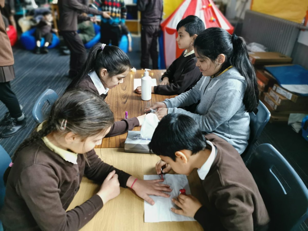 For #ChildrensMentalHealthWeek our Primary 4 pupils set up a day spa where they pampered their peers! What a lovely, relaxing treat for everyone today!! Thank you P4 for highlighting the importance of relaxation on our mental health ❤️ #MentalHealthMatters <a href="/Place2BeScot/">Place2Be Scotland</a>