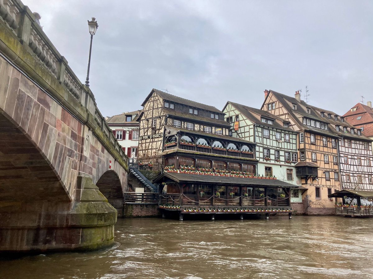 France24_fr's tweet photo. 🚘 Première étape : #Strasbourg, dans le #GrandEst. 

Suivez l’équipe du #roadtripf24 ⤵️
@zohrabenmiloud @haxieMB @erikaolavarria1 @MohamedF24 @Armelle_caux @SaraBertilsson @AbdelbostA https://t.co/1GaU3KBjqh