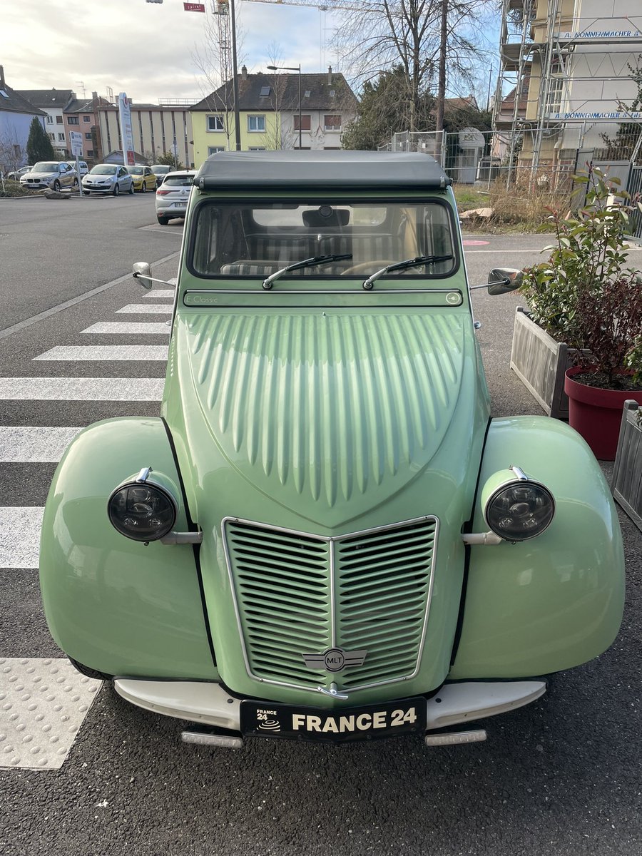 🚘 Première étape : #Strasbourg, dans le #GrandEst. 

Suivez l’équipe du #roadtripf24 ⤵️
<a href="/zohrabenmiloud/">Zohra Ben Miloud</a> <a href="/haxieMB/">Haxie Meyers-Belkin</a> <a href="/erikaolavarria1/">Erika Olavarria</a> @MohamedF24 <a href="/Armelle_caux/">Armelle Caux</a> <a href="/SaraBertilsson/">Sara Bertilsson</a> @AbdelbostA