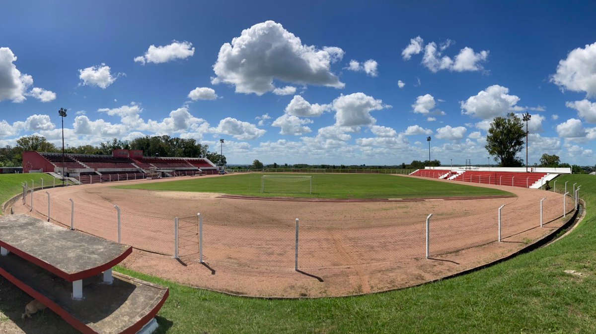 CerroLargoFc's tweet photo. 🏟️ 

El año pasado Tacuarembó, este año Treinta y Tres.

¿Será que no podremos jugar en el Interior?

¿Dónde queda la integración?

🏆 Quieren jugar Copa Uruguay...

¿Se jugarán todos los partidos en Montevideo?

Así imposible.

QUEREMOS JUGAR EN EL INTERIOR, CON NUESTRA GENTE. https://t.co/8su8kVBn4j
