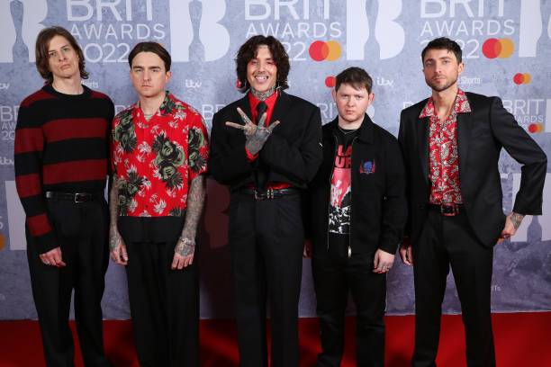 AwardShowNews's tweet photo. .@bmthofficial at the BRIT Awards 2022
#BRITs https://t.co/gYYvLSOqqW