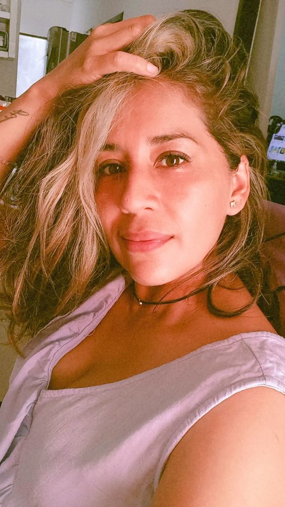 FLOWERCANTOS1's tweet photo. Que nadie te haga dudar de lo maravillosa y bonita que eres. https://t.co/Gc5cAhL17r