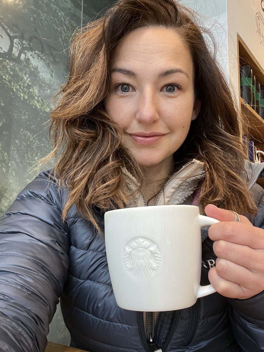 kadie_lei's tweet photo. Coffee stop to warm up! 

#Prague #Starbucks #ThawingOut #ItWasFreezing https://t.co/AtmAQSZDD3