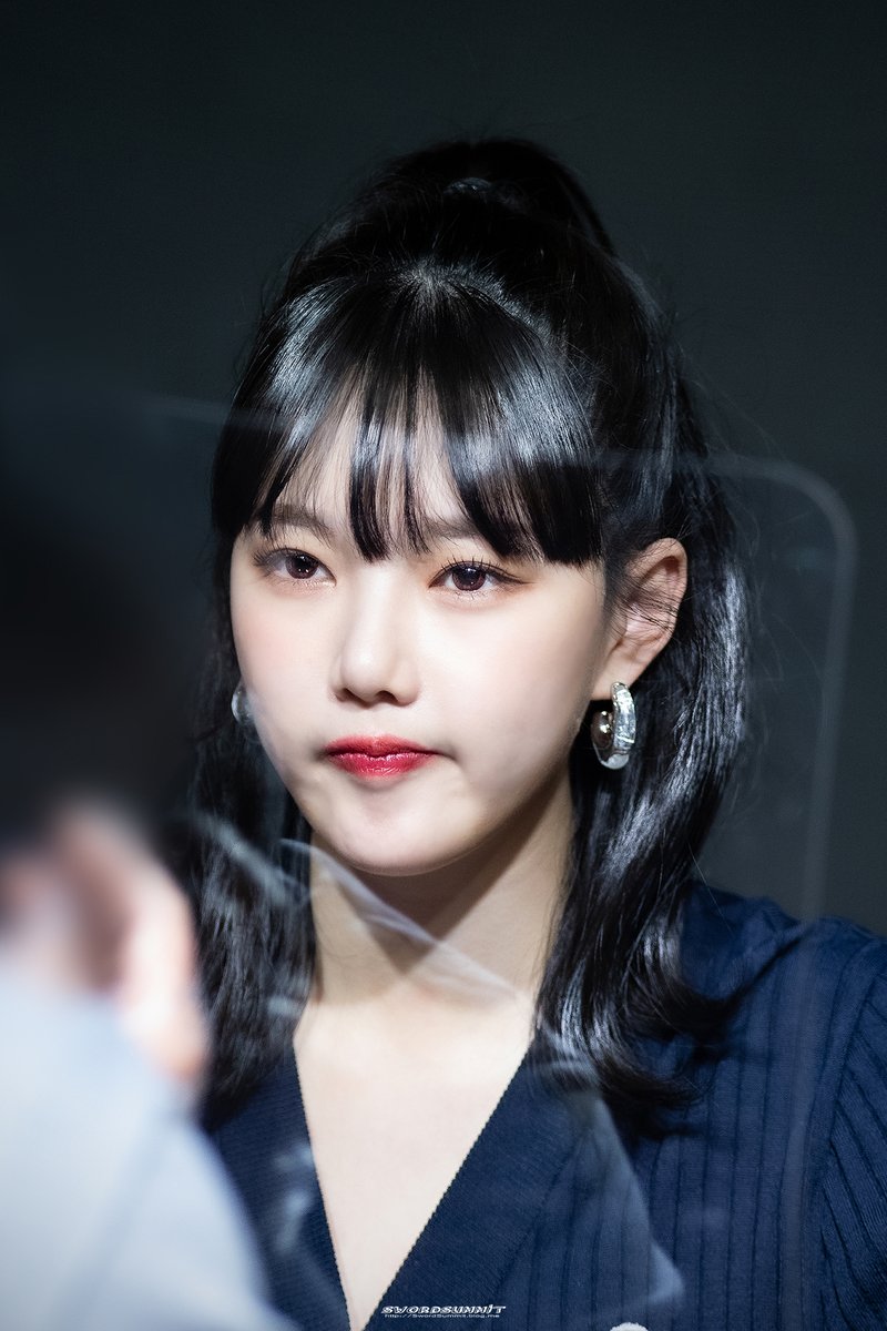 SSSJ1ST's tweet photo. 220205 시즌그리팅팬싸인회 @YERIN_OFFICIAL_ #정예린 #예린 https://t.co/QMXc51gdWe