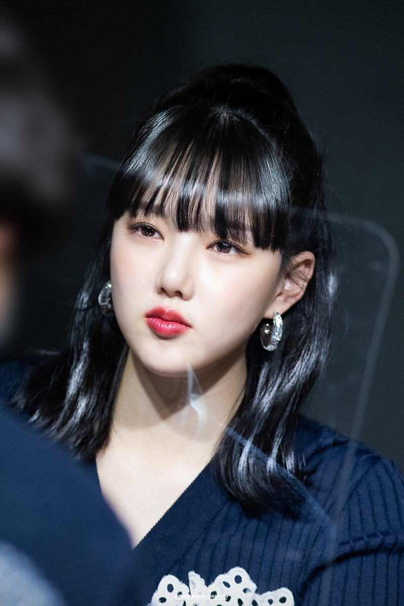 SSSJ1ST's tweet photo. 220205 시즌그리팅팬싸인회 @YERIN_OFFICIAL_ #정예린 #예린 https://t.co/QMXc51gdWe