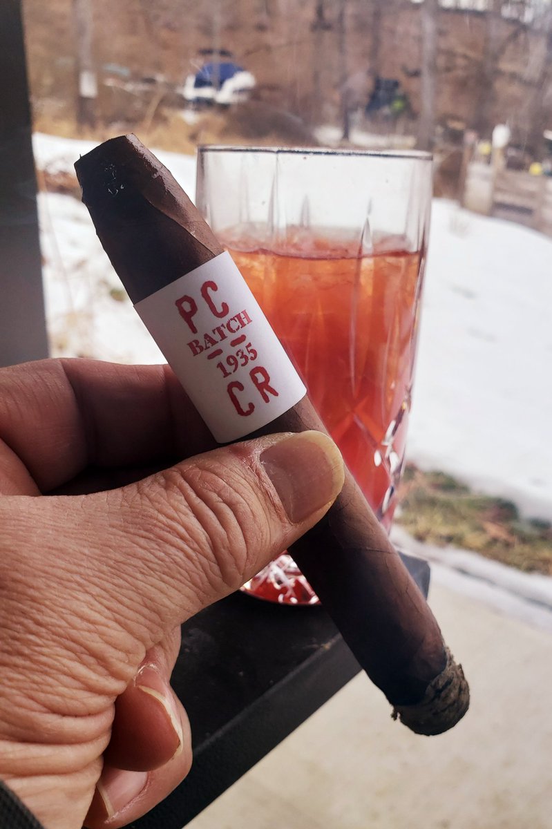 Done for the day.  Now it's time for a Canadian Club Old Fashion. With a PC CR batch 1935 from Prohibcigars.