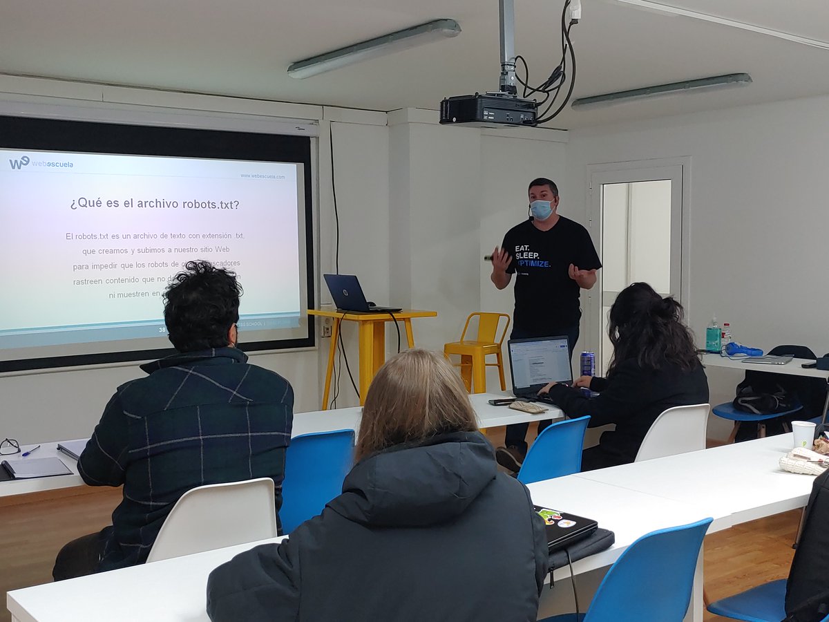 🎓 ¡Arrancamos el #Masterwebescuela de #SEO #SEM y #Analiticaweb! 
Los alumnos aprenderán a dominar las últimas técnicas de #posicionamientoWeb, a diseñar campañas publicitarías de PPC y a gestionar profesionalmente #GoogleAnalytics 🚀