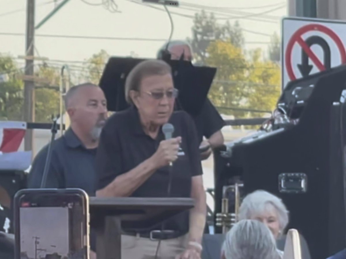 PJC_Raiders's tweet photo. @JoshDubowAP September 18, 2021. “Tom Flores Day”, Sanger, CA. Our hometown hero. 

#Raiders #RaiderNation #Sanger #ApacheNation #AlwaysWithPride https://t.co/Ch5luUjrUE