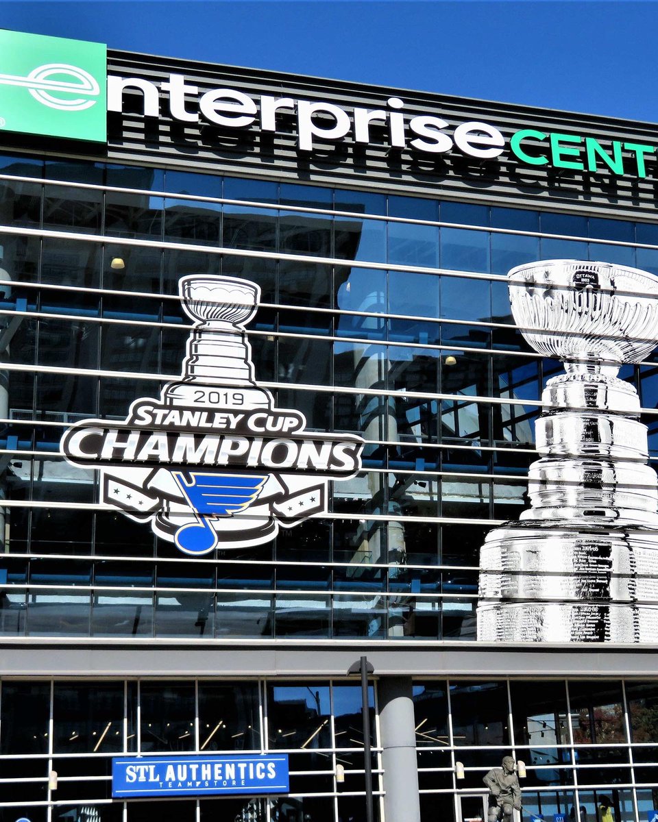 steveshotdogs's tweet image. Thanks @stlouisblues for letting us feed your folks during Black History Month! #lgb