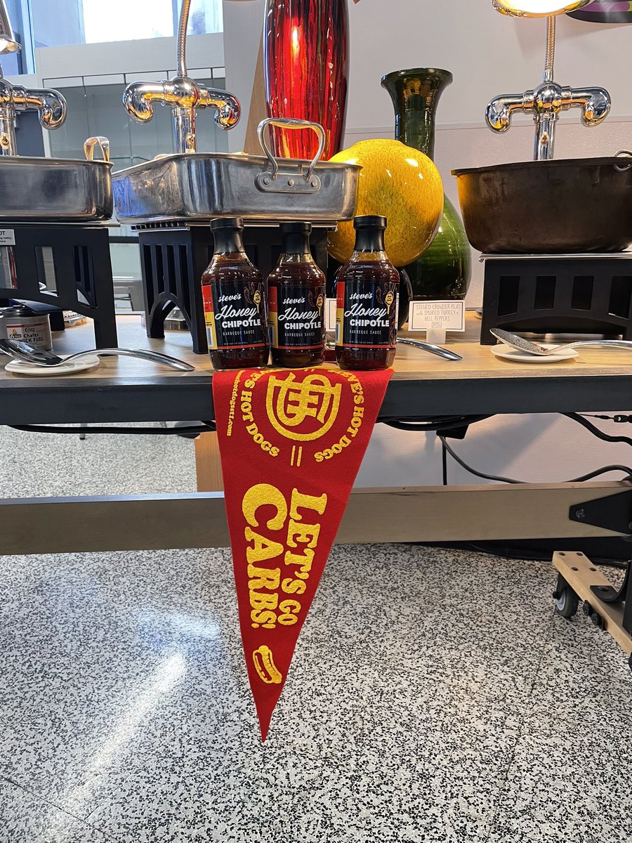 steveshotdogs's tweet image. Thanks @stlouisblues for letting us feed your folks during Black History Month! #lgb