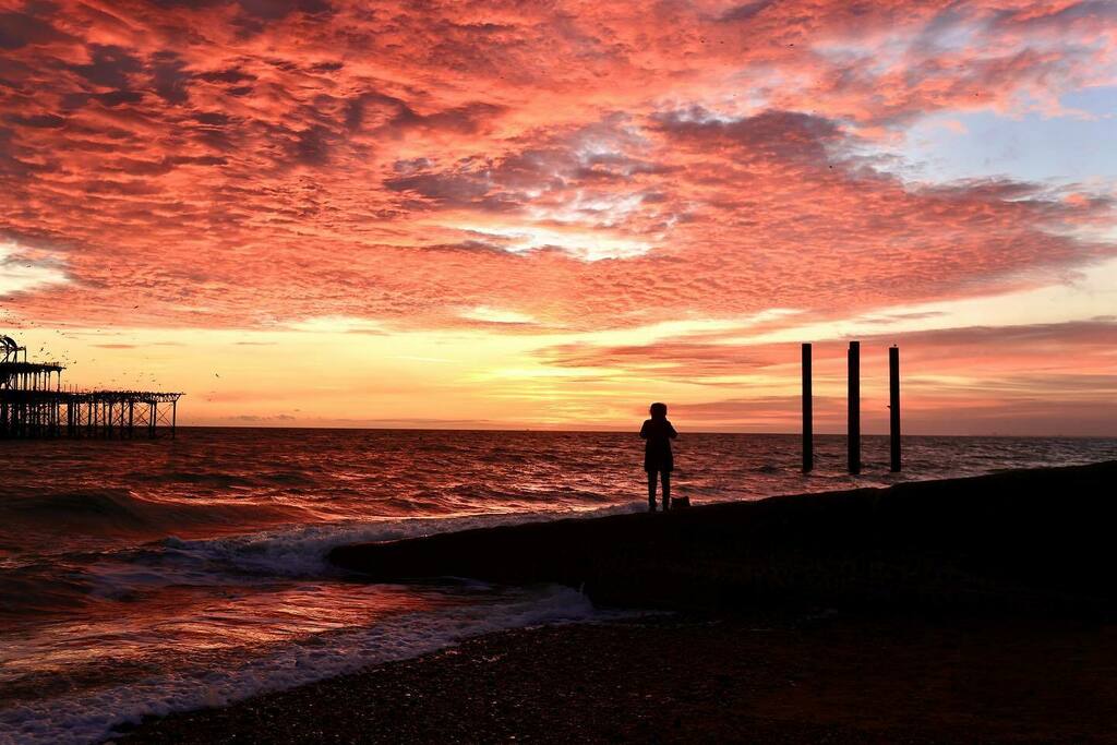 coppard_gary's tweet photo. #brighton_clicks #skiesofsussex #Brighton#brightonbeach #brightonskies #brightonandhove #visitbrighton #brightonlife #brightonsunset #sunsetlovers #brightonphotography #brightonphotographer #brightonphoto #sussexphotography #visitsussex #rockwaterhove #c… https://t.co/5KL1RytXs6 https://t.co/xFnHmmZdAA