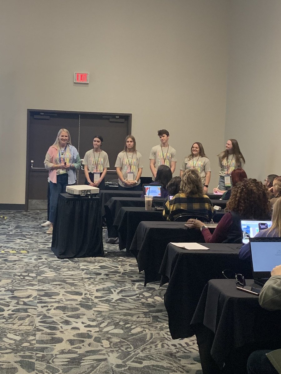 Lisa Pogue tweet media