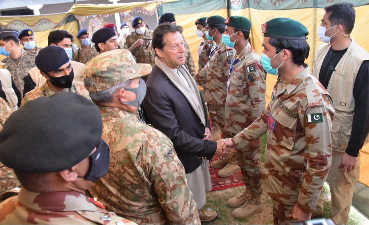 PakistanFauj's tweet photo. Prime Minister Imran Khan met the #Heroes of Frontier Corps #Balochistan, part of an operation to repulse a terrorist attack on Feb 2

#FC #PakistanArmy #Pakistan 
#SSG #ISPR https://t.co/CJVD3PdCh3