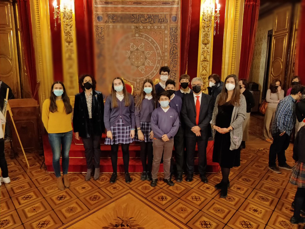 VedrunaPamplona's tweet photo. ♻️ 𝗚𝗮𝗻𝗮𝗱𝗼𝗿𝗲𝘀 𝗩 𝗖𝗼𝗻𝗰𝘂𝗿𝘀𝗼 𝗱𝗲 𝗠𝗶𝗰𝗿𝗼𝘃í𝗱𝗲𝗼𝘀, 𝗱𝗲 𝗦𝗲𝗻𝘀𝗶𝗯𝗶𝗹𝗶𝘇𝗮𝗰𝗶ó𝗻 𝗔𝗺𝗯𝗶𝗲𝗻𝘁𝗮𝗹 “𝗚𝘂𝗮𝗿𝗱𝗶𝗮𝗻𝗲𝘀 𝗱𝗲𝗹 𝗠𝗲𝗱𝗶𝗼 𝗔𝗺𝗯𝗶𝗲𝗻𝘁𝗲”
Nuestras alumnas Paula Carro y Eva Lizarrondo, de 2° de ESO, han recibido el primer premio. https://t.co/NpiR8MTiDK