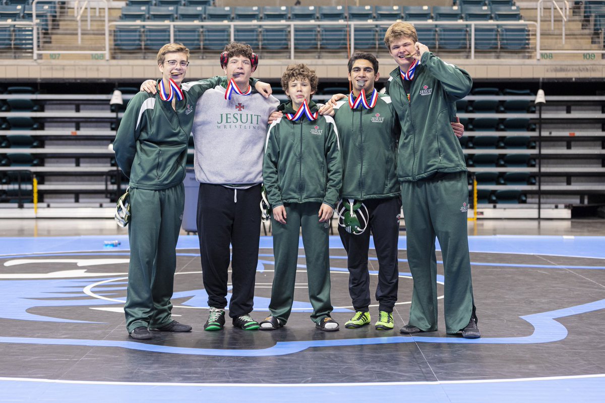 Congratulations to our 5 wrestlers who will be competing at the Region 3 tournament this weekend!

#amdg #wearesj #noweaklinks