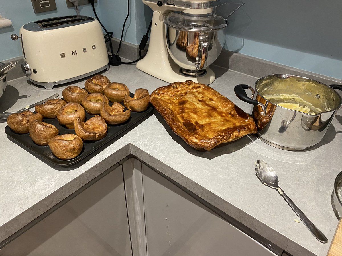 vikjane's tweet photo. @BBCFood All of the carbs for tea tonight https://t.co/t4DSfBihcD