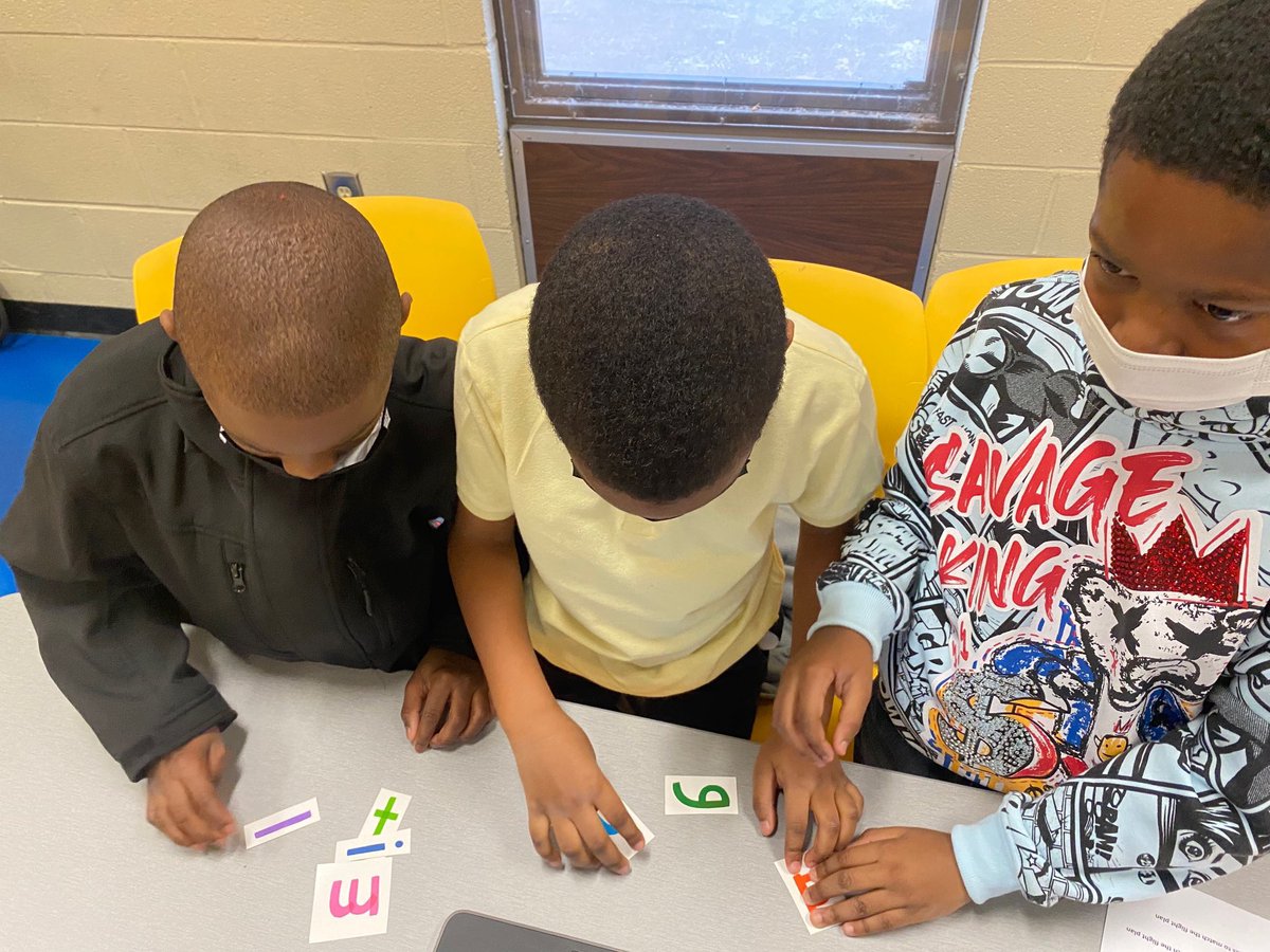 elc1908's tweet photo. Thank you to the Jo-Nathan Foundation and A Hand in Learning for an awesome 2-day STEAM Camp experience. Our magnet scholars had so much fun engaging in robotics.#Mellichampions #OCSD #HandInLearning https://t.co/oyrZVIhOTE