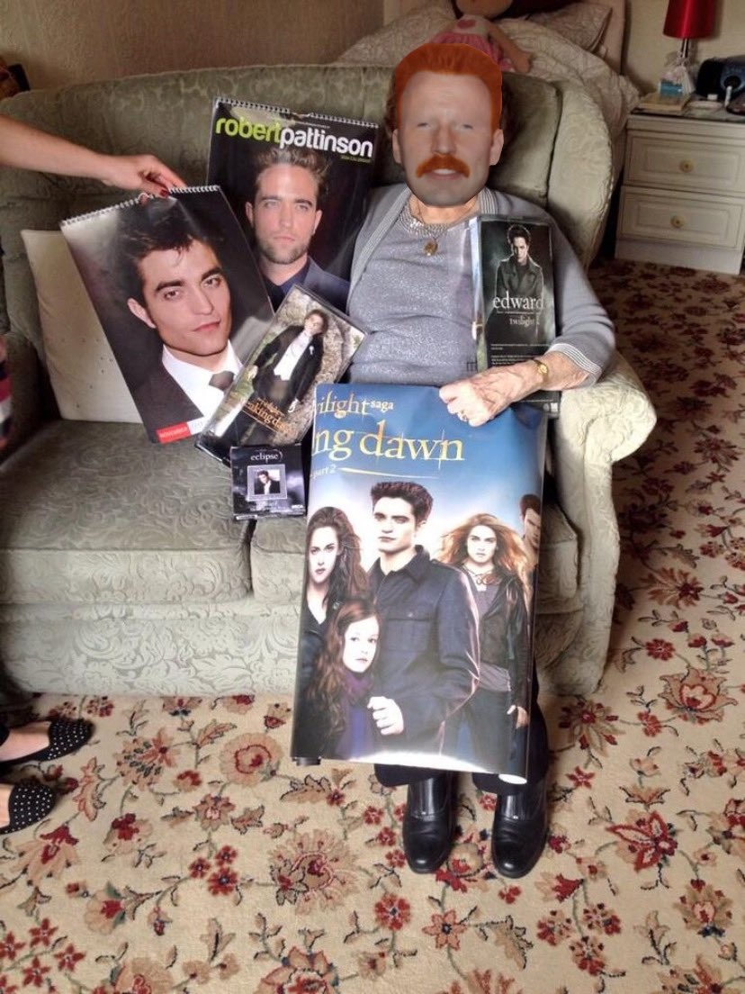 GingerChris7's tweet photo. did you know that Ginger Chris is a #Twilight stan ? https://t.co/qcJBCxOMY6
