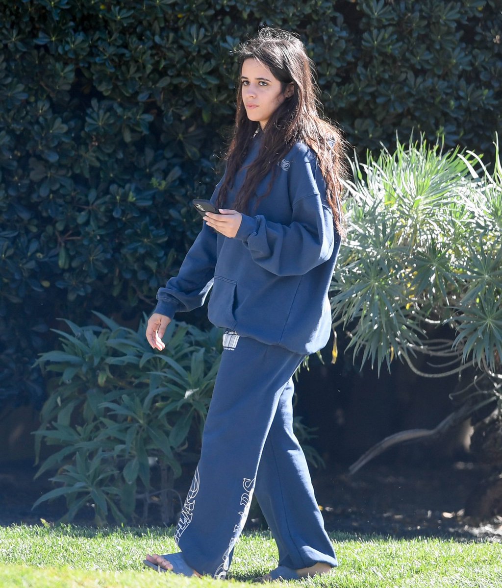 MediaTCD's tweet photo. Camila out in Los Angeles yesterday #2 https://t.co/wTzKht4jiQ