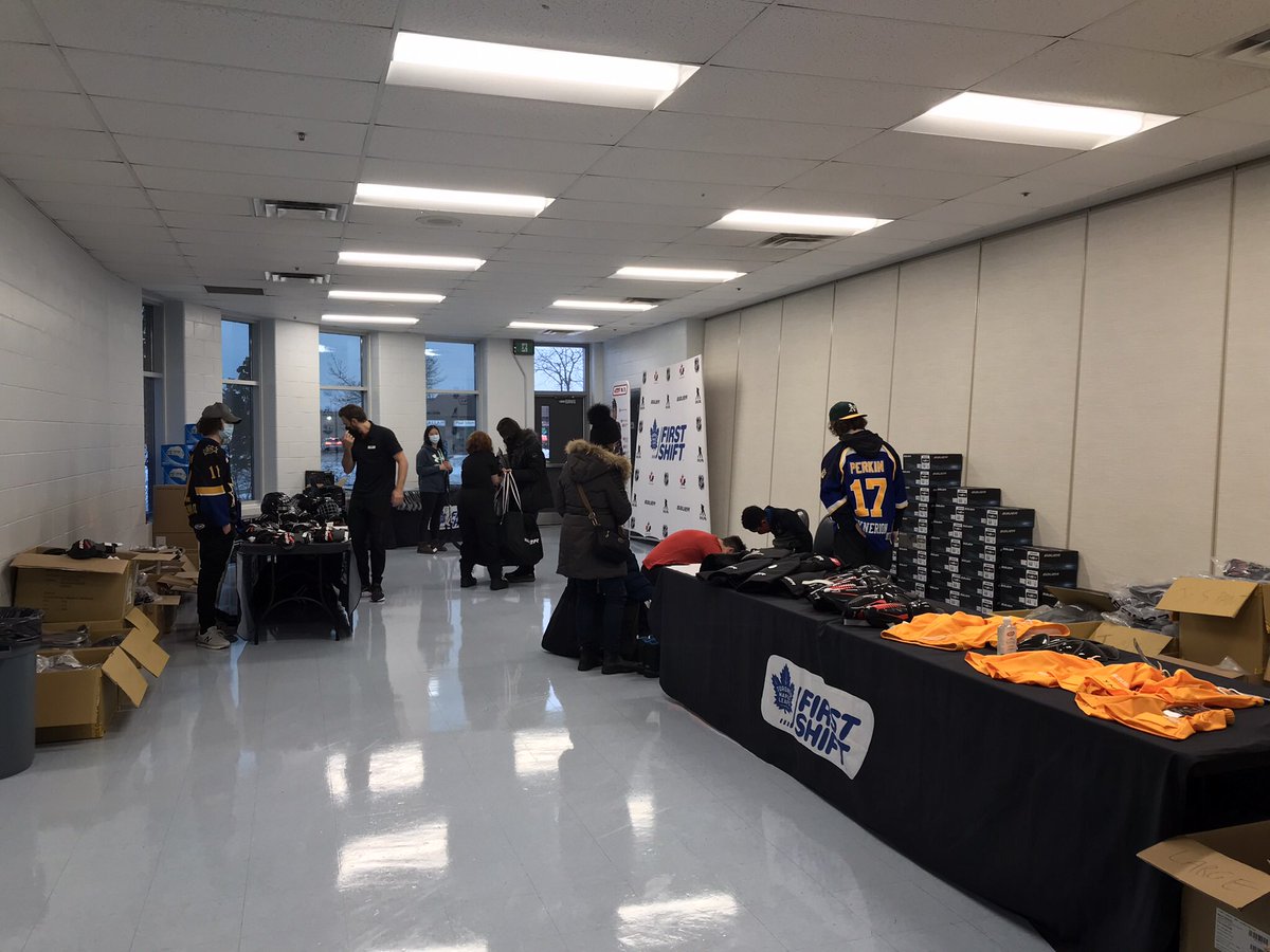 bramptonhockey's tweet photo. Brampton Hockey is delighted that we are once again hosting The First Shift program. 58 players where outfitted last night. Thanks to our volunteers who helped out at this event! #thefirstshift https://t.co/UxQO3ttimf