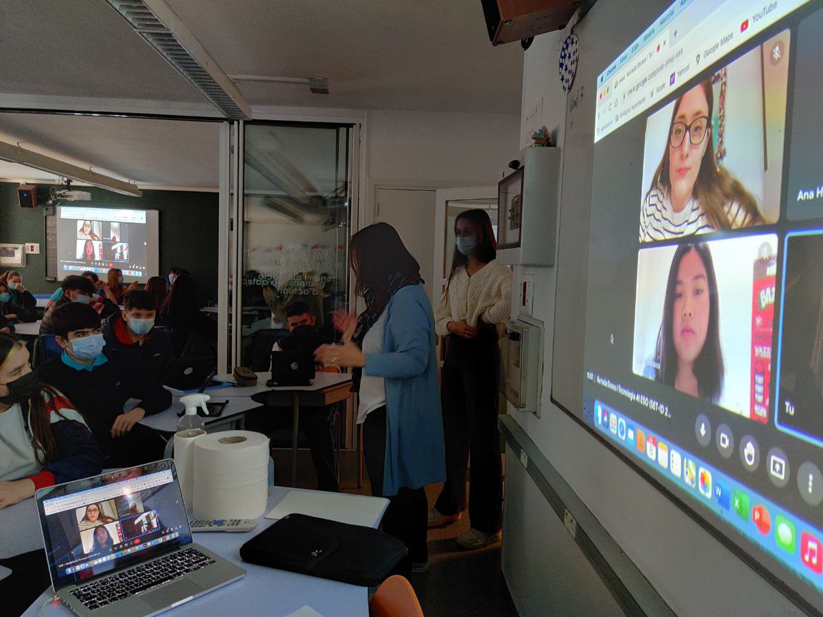 standreu's tweet photo. Xerrada d'orientació amb l'alumnat de #4ESO, en el marc de la VII Setmana d'Identitat Digital. Les alumnes i exalumnes participants ens han explicat el batxillerat, els cicles formatius i la universitat, amb el fil conductor de la tecnologia en clau de gènere. #SID2022 #SETID https://t.co/4W0xo0v47a