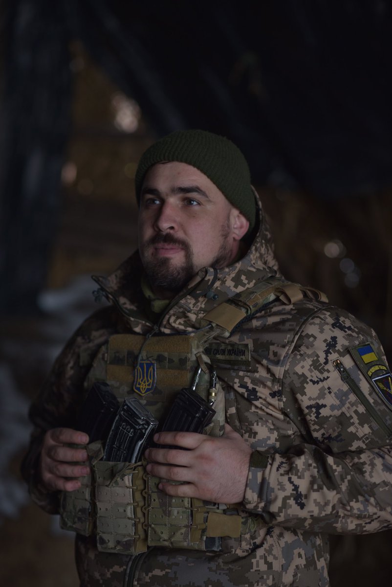 Ми давно відійшли від «ми за мир» 
Нам треба показувати свій оскал на  мітінгах, повині показувати що ми готові влаштувати пекло окупантам.
Майже 8 років війни нас зробили сильними! Готових до битв. І для нас мир -це зрада, поки наші землі окуповані. 
Русня, рухай мештами на ху*