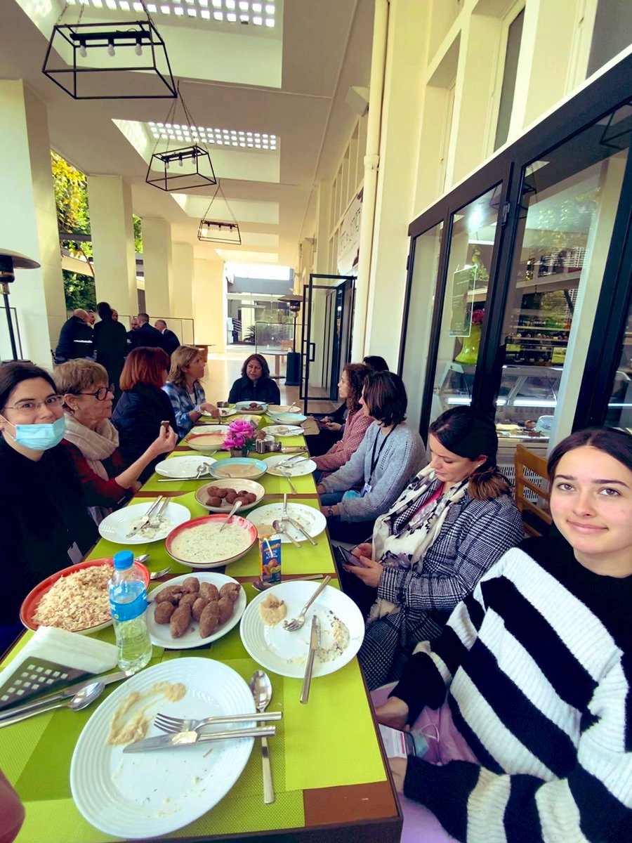 BAccueil's tweet photo. 😋🧑‍🍳 1er atelier cuisine #BeyrouthAccueil au #CaféDesLettres.
Les kebbeh kechek, labanieh et kallage ont régalé les participants. Un bon moment gourmand, très convivial qui ne demande qu’à être renouvelé autour de nouveaux mets libanais ! https://t.co/JwCIzhEKaY