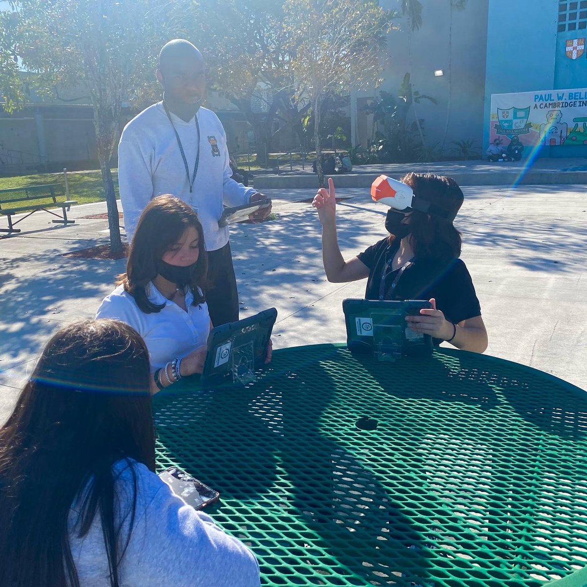 PaulBellMiddle's tweet photo. Sharks trying out the VR headsets from our @dpvils Verizon Innovative Lab! #technology #verizon #virtualrreality #pwbsharks @MDCPSSouth @MDCPS https://t.co/7kzIvEwP7s