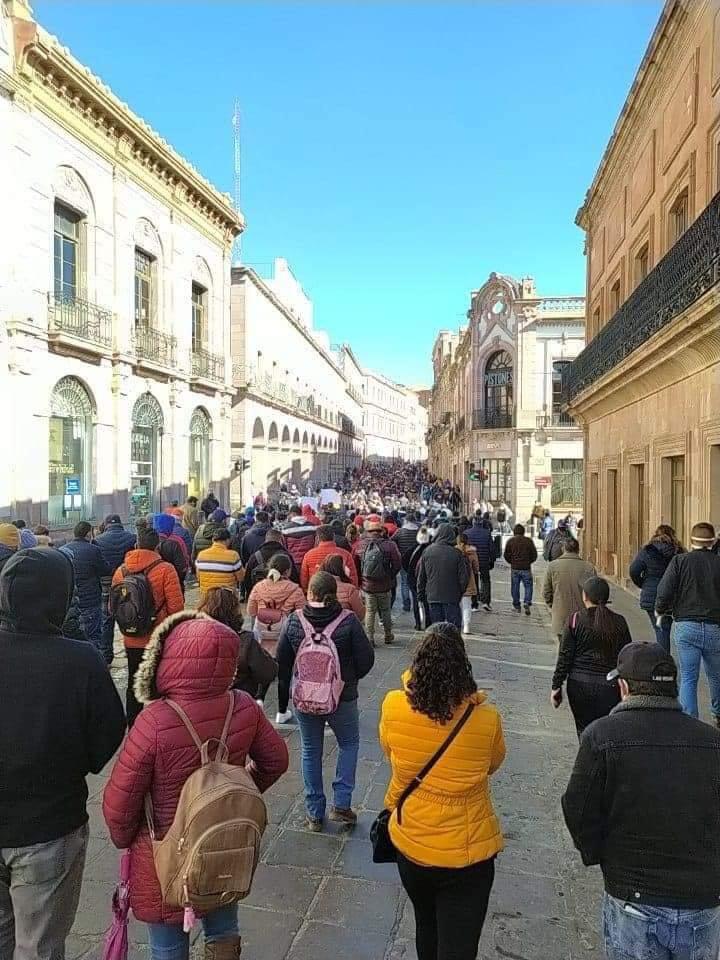 m_zacatecas's tweet photo. Zacatecas en caos financiero por culpa de los pseudorepresentantes sindicales y de los gobiernos anteriores.Aviadores, sueldos millonarios, pensiones doradas, desvíos de recursos y+.El magisterio Zacatecano ha sido pisoteado y robado.
@lopezobrador_ 
@Mx_Diputados 
@NagatoUchiha https://t.co/3B4UScO1KP