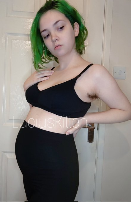 Give me money and bring me food 🥰 https://t.co/SNyKRPqlwR