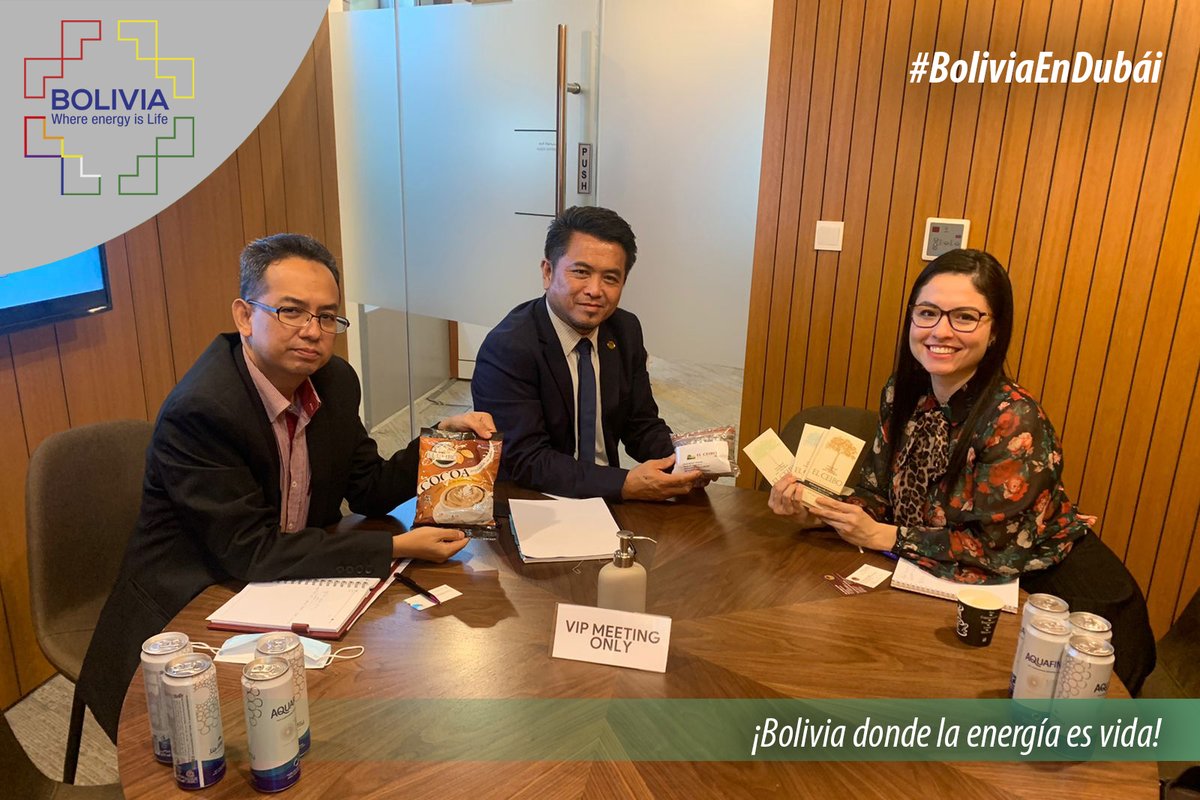 Rueda de negocios | La delegación del Pabellón de #BoliviaEnDubai mantuvo un encuentro con el Director General del Concejo de Cacao, Ramle Kasin y el encargado de relaciones económicas de #Malasia, Mohd Hazlan, donde concretaron una agenda de reuniones con productores bolivianos.