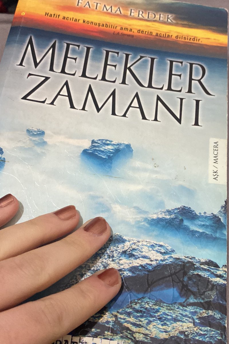 Uzun bir aradan sonra yeniden okuma keyfi diyebilirim o zaman ❤️ bu baskısını çok zor bulmuştum✌️ “Hafif acılar konuşabilir ama derin acılar dilsizdir” deyip gerçekten Yusuf’umun derin acıları ile yüzleşmesi çok yaralar beni 😢