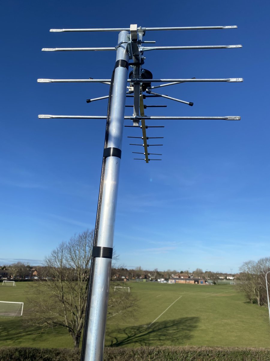brianstvaerial's tweet photo. Very poor signal! I wonder why.. Replaced this old Aerial, Working fine now…. https://t.co/HenXZJoRAl