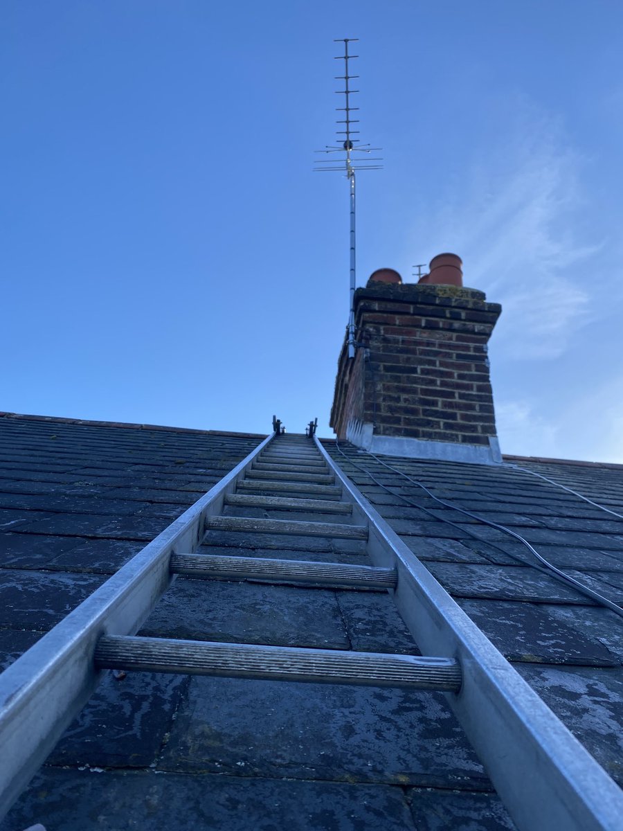 brianstvaerial's tweet photo. Very poor signal! I wonder why.. Replaced this old Aerial, Working fine now…. https://t.co/HenXZJoRAl