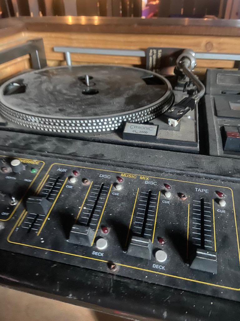 neilmolloygbfm's tweet photo. I played slow sets on these a long time ago ❤️#slowsets #disco #shiftin #wouldyouliketodance #babywecantalkallnight https://t.co/xVVtT6bT8k