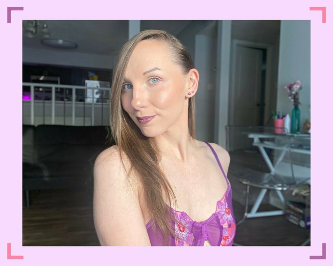 LIKE ❤️ &amp; then leave a COMMENT with your favorite color! 💜   #creatoreconomy #blueeyes #purpleaesthetic<a href="/tag/blueeyes"class="tags"><span>#blueeyes</span></a><a href="/tag/creatoreconomy"class="tags"><span>#creatoreconomy</span></a><a href="/tag/purpleaesthetic"class="tags"><span>#purpleaesthetic</span></a>