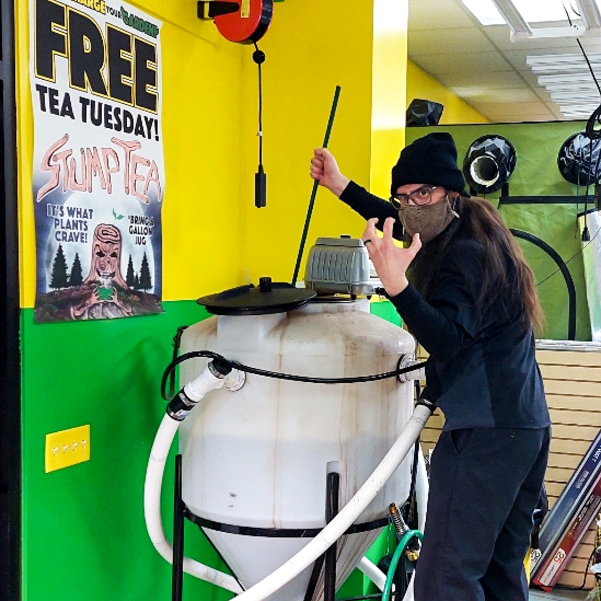 HTGSupply's tweet photo. Did someone say Tea? Or FREE? What about...👀...BOTH! Stop by your local #HTGsupply #growshop for some of our tried and true #StumpTea today, and every Tuesday! Just bring a gallon jug and your coolest hairdo down to the shop and we'll get you taken care of!
📸 - #RockIslandIL https://t.co/OgMG08mngz