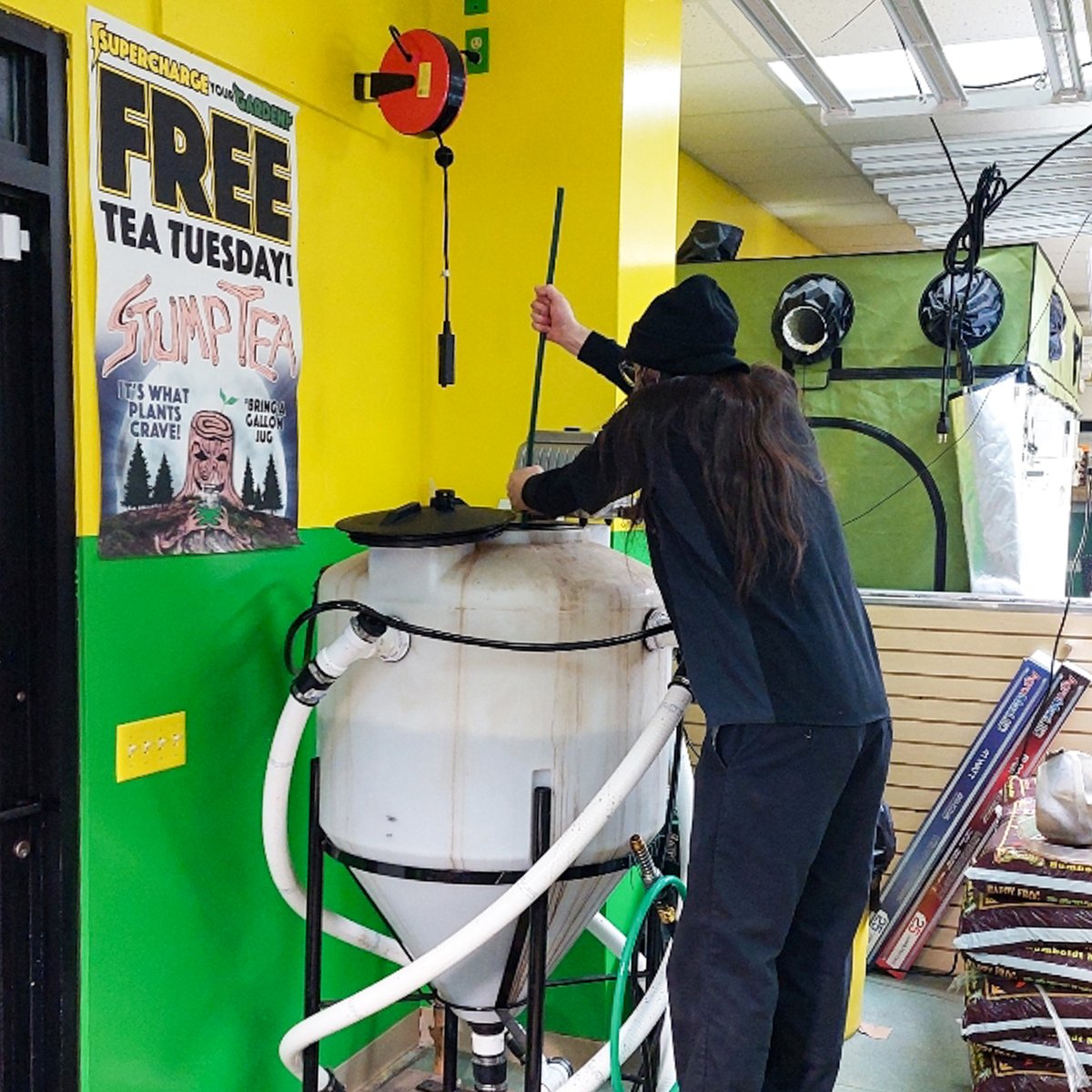 HTGSupply's tweet photo. Did someone say Tea? Or FREE? What about...👀...BOTH! Stop by your local #HTGsupply #growshop for some of our tried and true #StumpTea today, and every Tuesday! Just bring a gallon jug and your coolest hairdo down to the shop and we'll get you taken care of!
📸 - #RockIslandIL https://t.co/OgMG08mngz