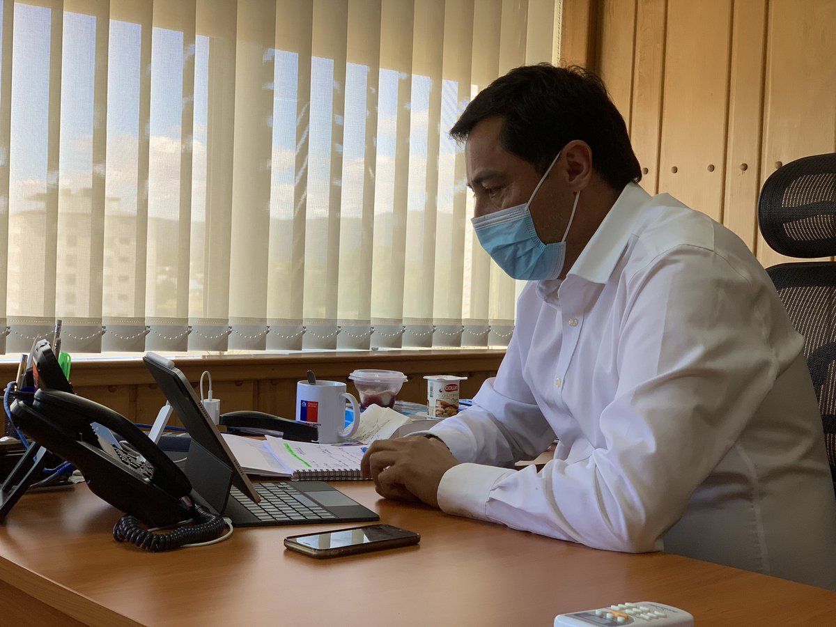 ssaludlosrios's tweet photo. ➡️Equipo de la Subdirección Médica del @ssaludlosrios, liderado por el director (s) Renato Toro, en reunión de coordinación con representantes de @seremisalud14, @H_BaseValdivia y @colmedvaldivia para trabajar acciones conjuntas para enfrentar la pandemia en #LosRíos

#valdiviacl https://t.co/DjavjoI6em